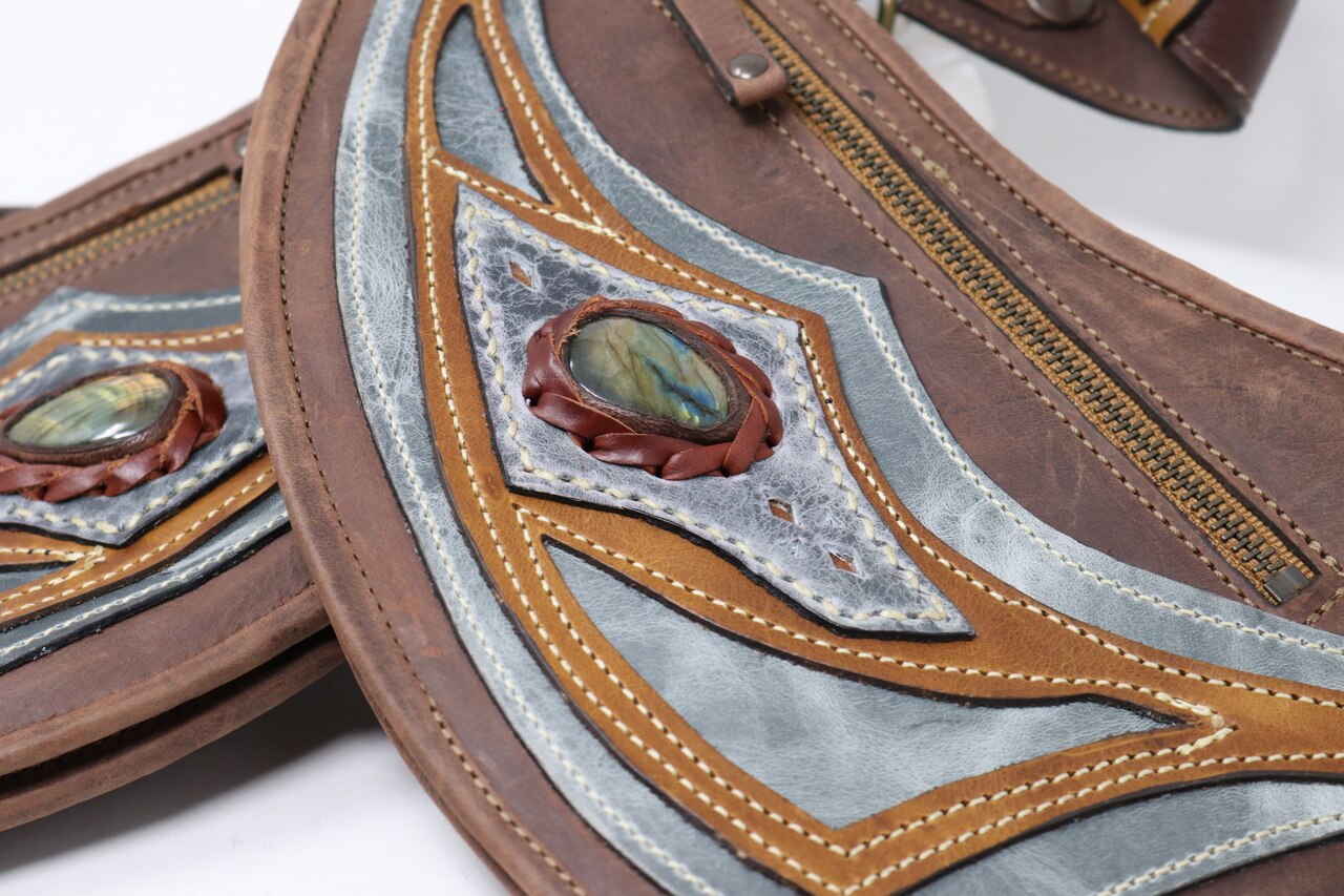 Women's El Oriente Holster | Beige Suede Leather | Amethyst