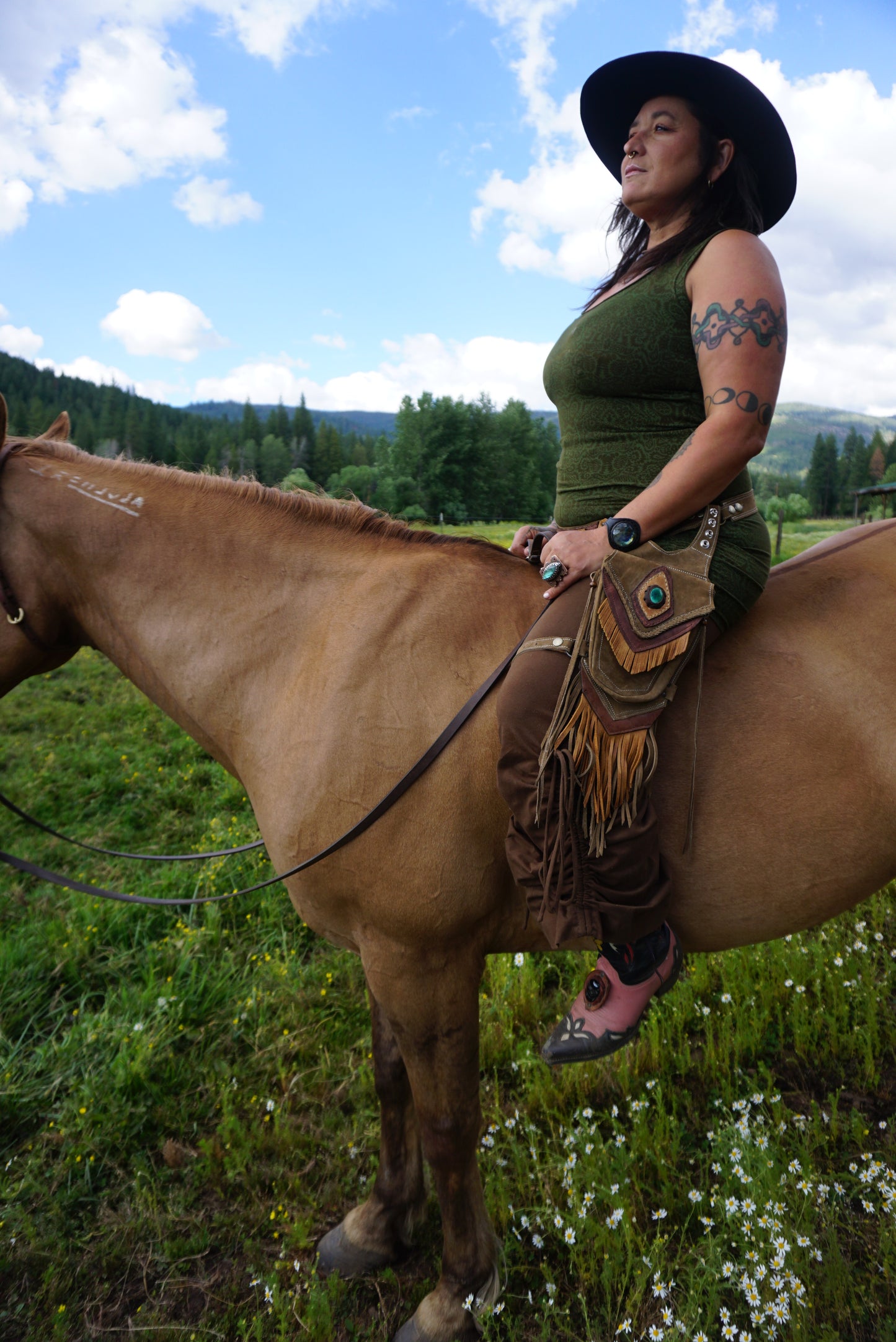Women's El Viajero Holster | Black Leather | Labradorite | With Fringe