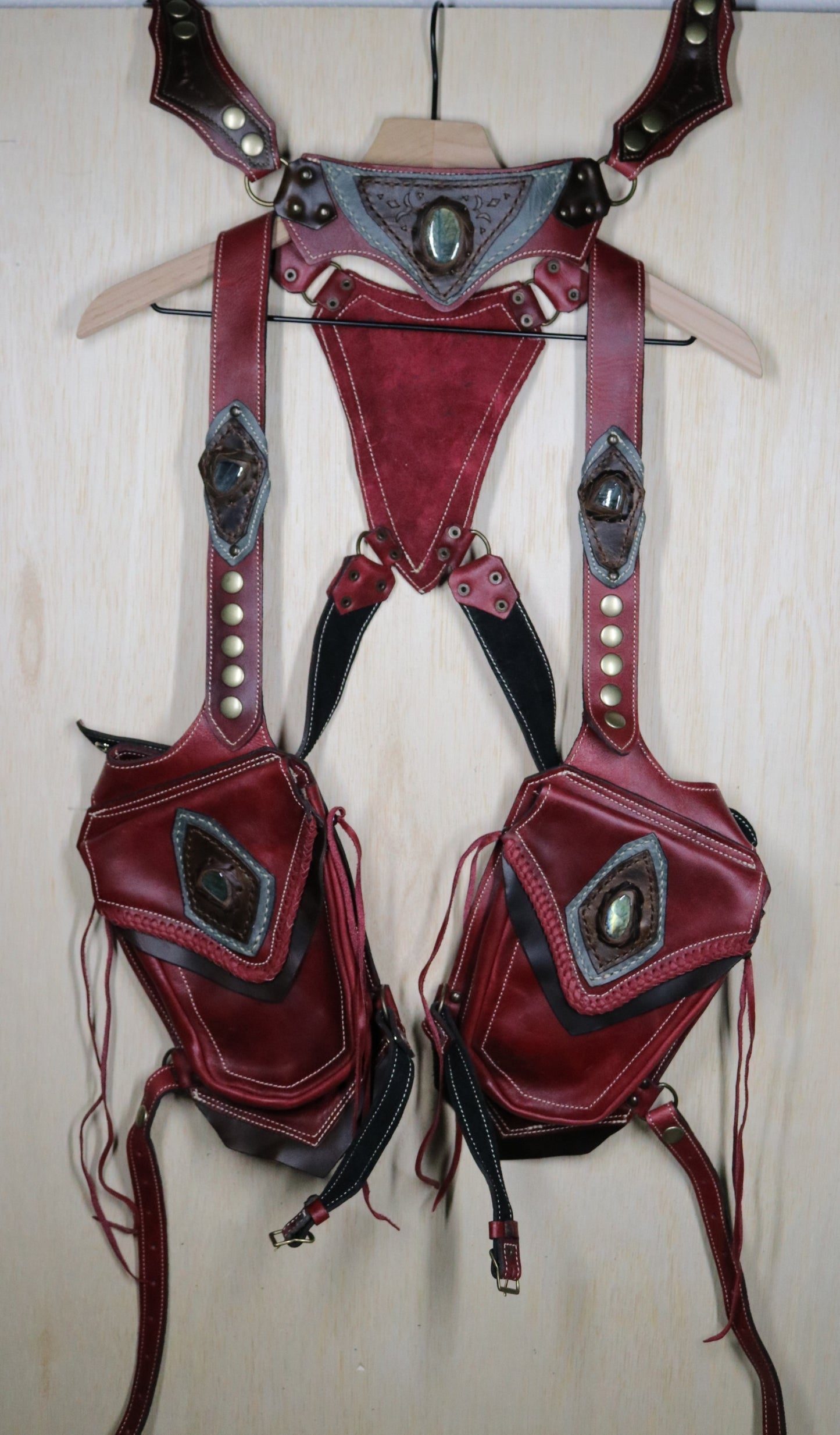 Men's El Viajero Holster | Red Leather | Labradorite | With Fringe
