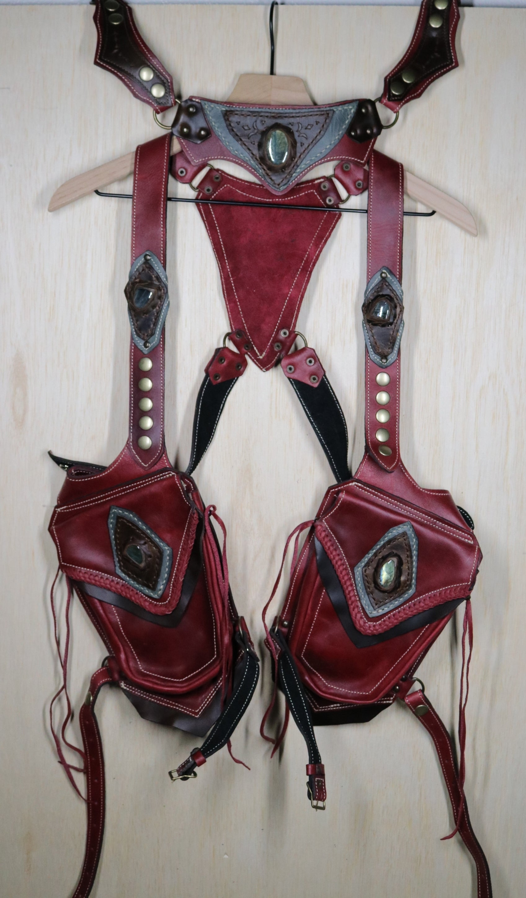 Men's El Viajero Holster | Red Leather | Labradorite | With Fringe