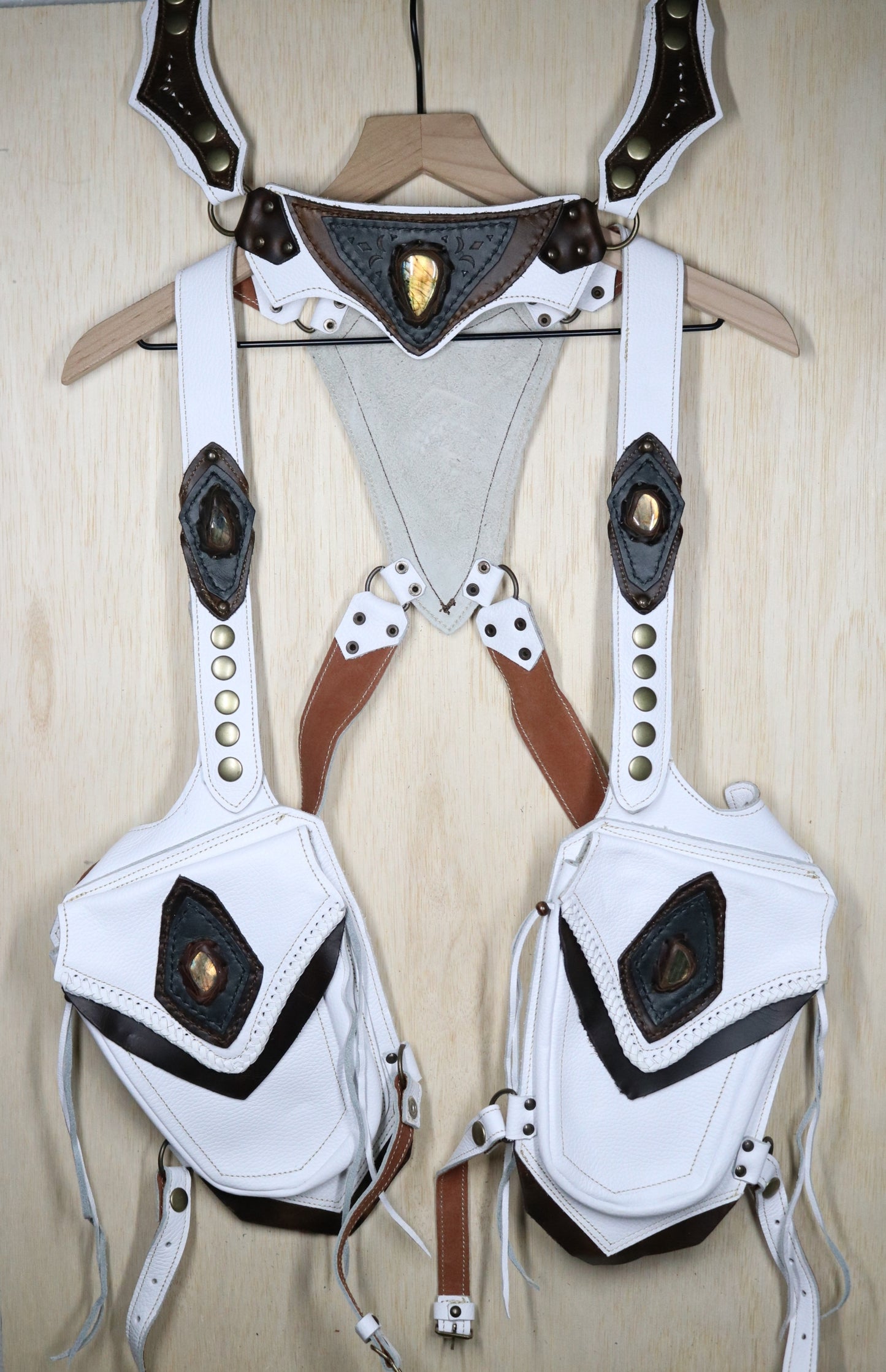 Men's El Viajero Holster | White Leather | Labradorite | With Fringe