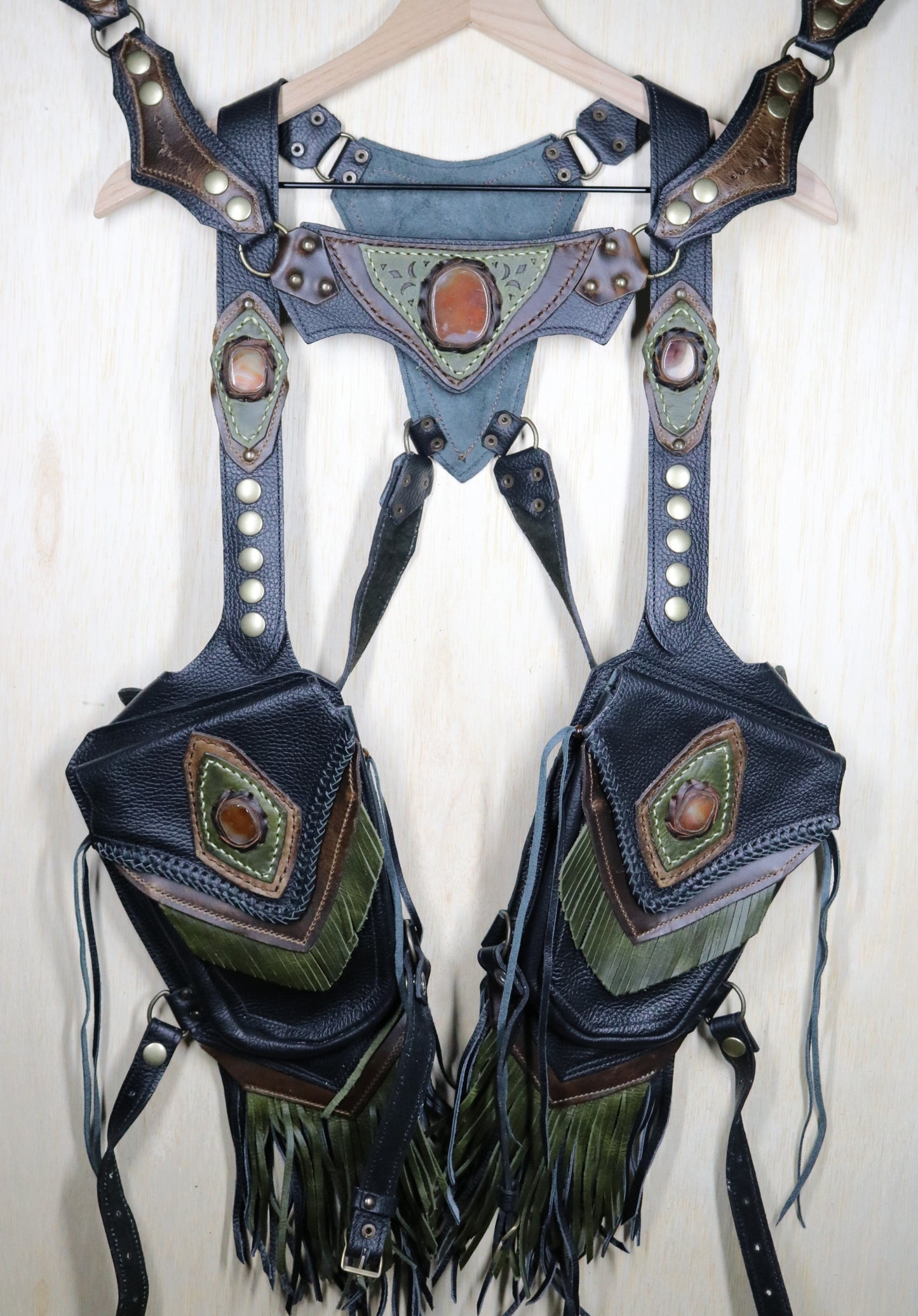 Men's El Viajero Holster | Black Leather | Carnelian | With Fringe