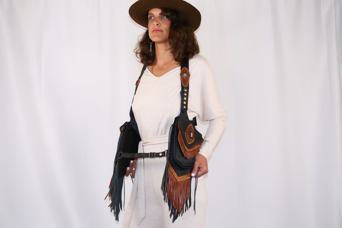 Women's El Viajero Holster | Black Leather | Labradorite | With Fringe