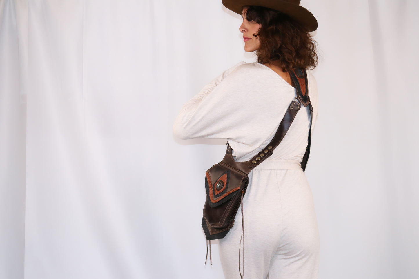 Women's El Viajero Holster | Black Leather | Labradorite | With Fringe